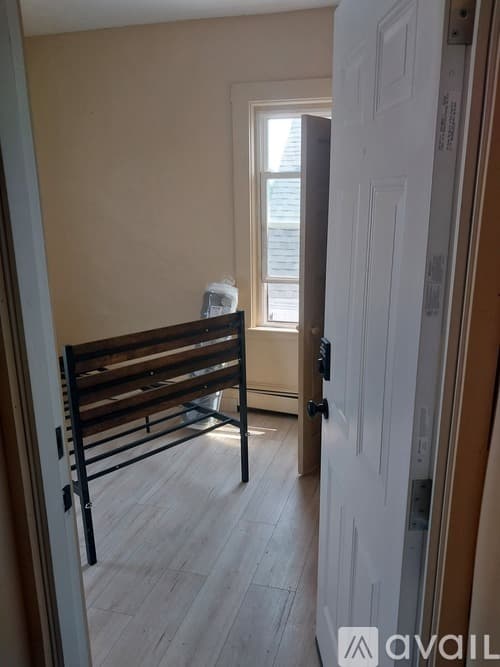 New Bedford Apartment: 116 County St
