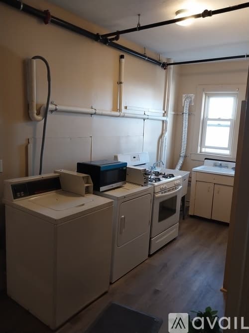 New Bedford Apartment: 116 County St