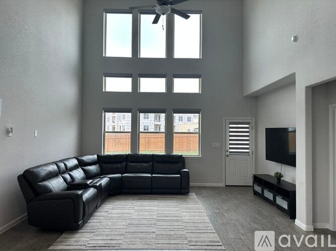 Georgetown House: 316 Greenway Drive