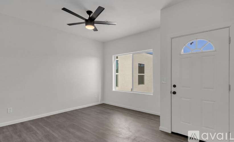Buckeye Apartment: 220 4th Avenue East