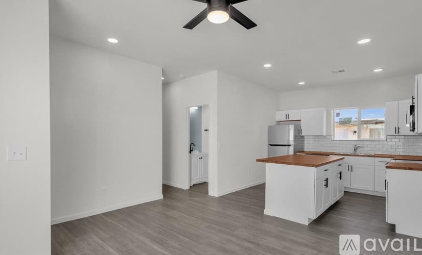 Buckeye Apartment: 220 4th Avenue East