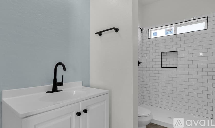 Buckeye Apartment: 220 4th Avenue East