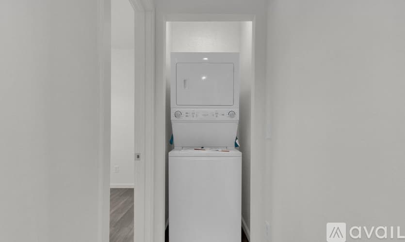 Buckeye Apartment: 220 4th Avenue East