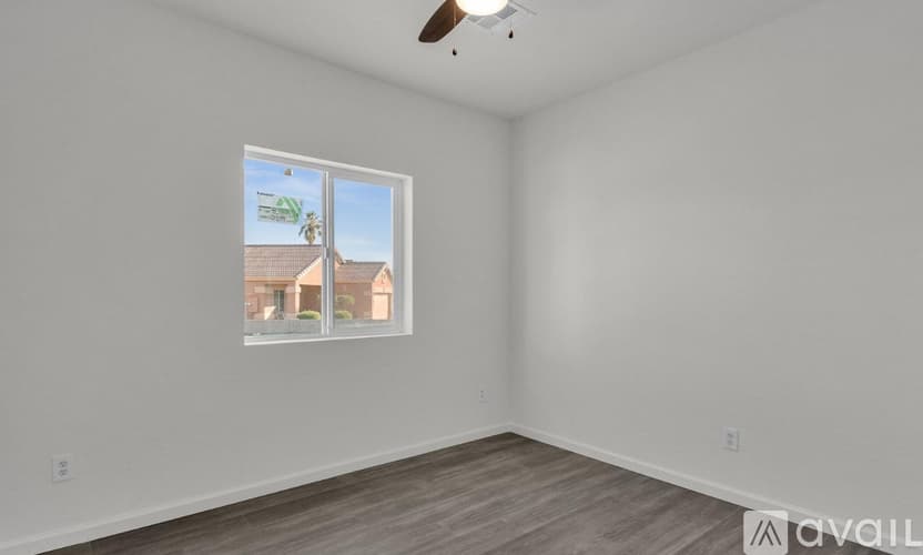Buckeye Apartment: 220 4th Avenue East