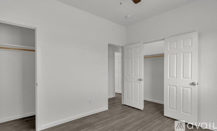 Buckeye Apartment: 220 4th Avenue East