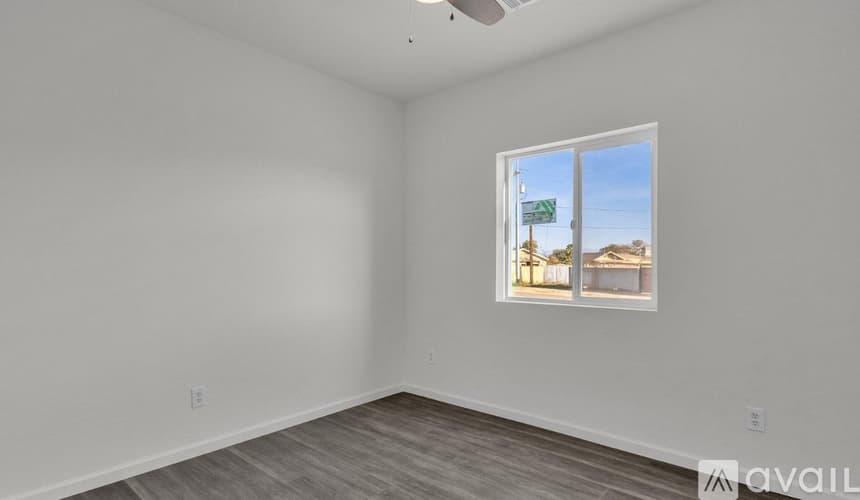 Buckeye Apartment: 220 4th Avenue East