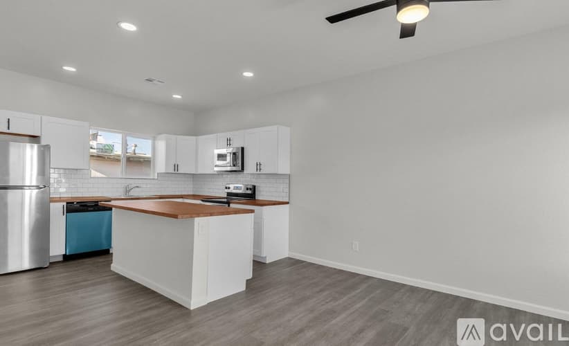 Buckeye Apartment: 220 4th Avenue East