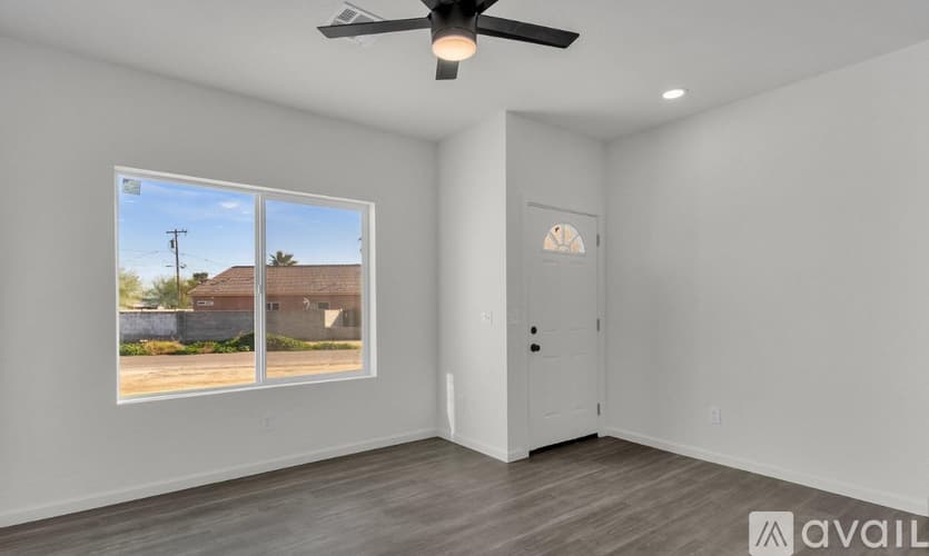 Buckeye Apartment: 220 4th Avenue East