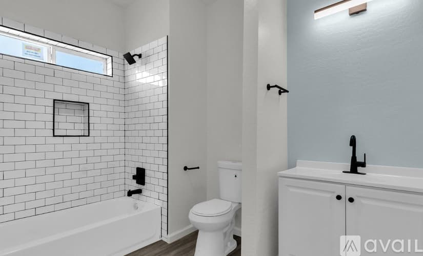 Buckeye Apartment: 220 4th Avenue East