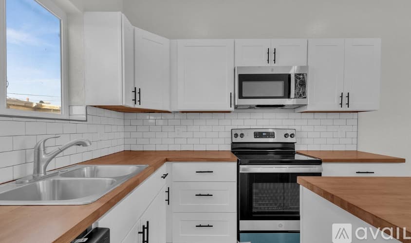 Buckeye Apartment: 220 4th Avenue East