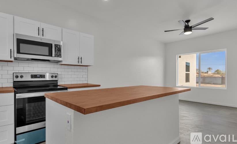 Buckeye Apartment: 220 4th Avenue East