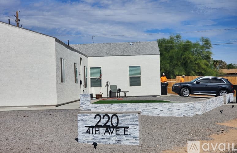 Buckeye Apartment: 220 4th Avenue East