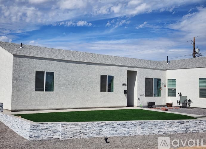 Buckeye Apartment: 220 4th Avenue East
