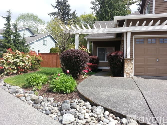 Lynnwood House: 214 195th Place Southwest