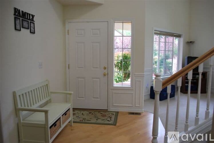 Lynnwood House: 214 195th Place Southwest