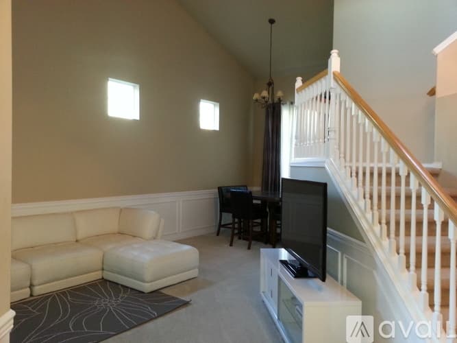 Lynnwood House: 214 195th Place Southwest