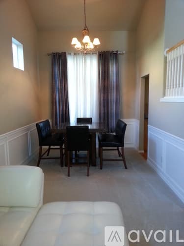 Lynnwood House: 214 195th Place Southwest