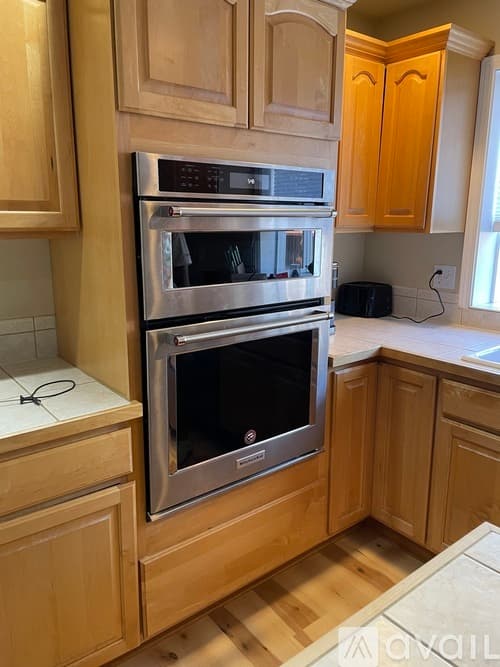 Lynnwood House: 214 195th Place Southwest