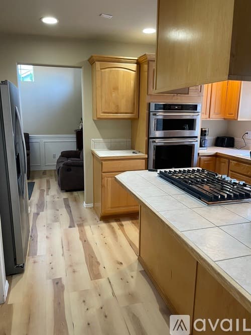 Lynnwood House: 214 195th Place Southwest