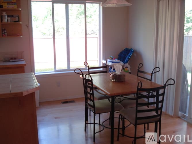 Lynnwood House: 214 195th Place Southwest