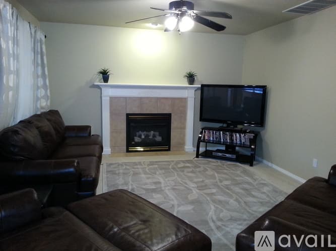 Lynnwood House: 214 195th Place Southwest