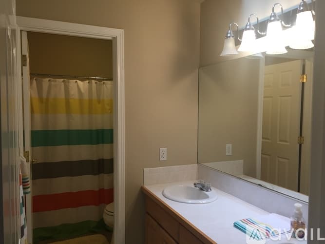 Lynnwood House: 214 195th Place Southwest