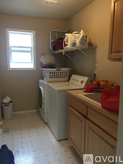 Lynnwood House: 214 195th Place Southwest