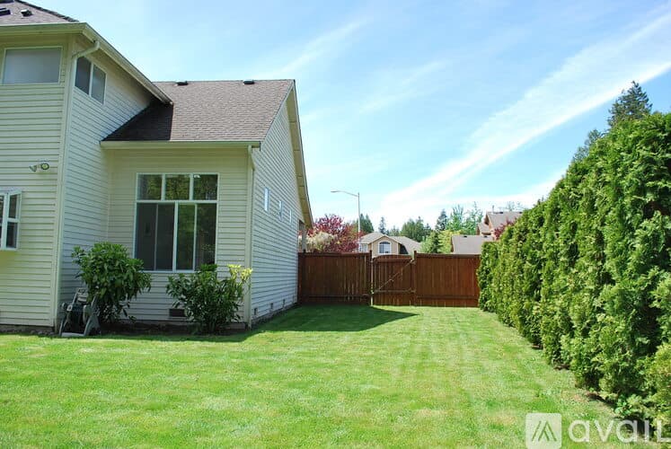 Lynnwood House: 214 195th Place Southwest