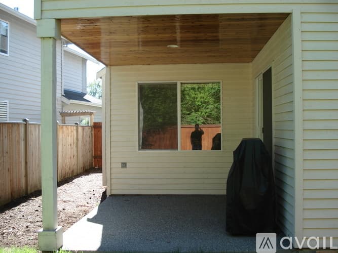 Lynnwood House: 214 195th Place Southwest