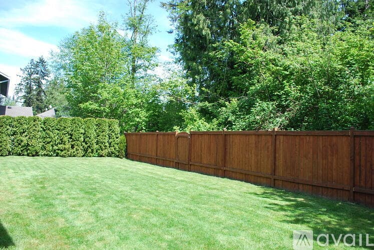 Lynnwood House: 214 195th Place Southwest