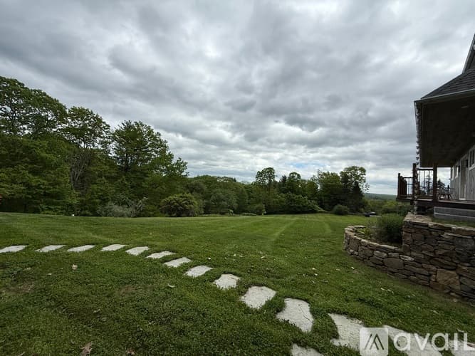 Litchfield House: 120 Looking Glass Hill Road