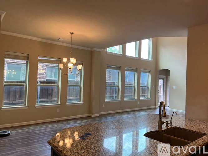 Arlington House: 1112 Amber Rose Way
