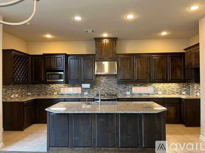 Arlington House: 1112 Amber Rose Way