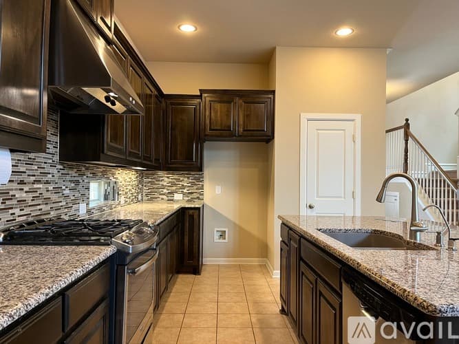 Arlington House: 1112 Amber Rose Way