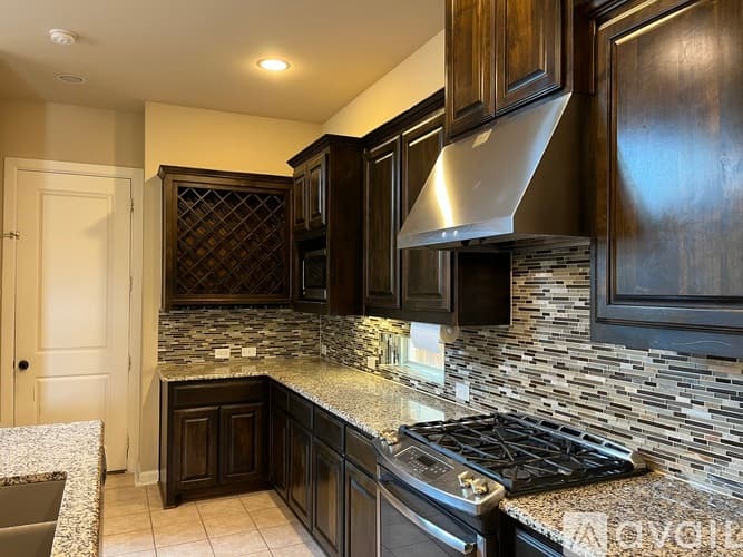 Arlington House: 1112 Amber Rose Way