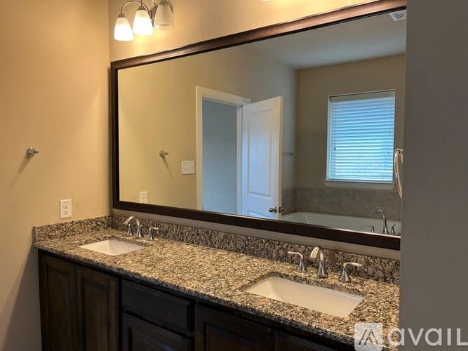 Arlington House: 1112 Amber Rose Way