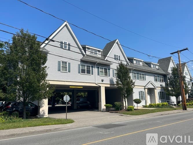 Dedham Apartment: 404 Whiting Ave