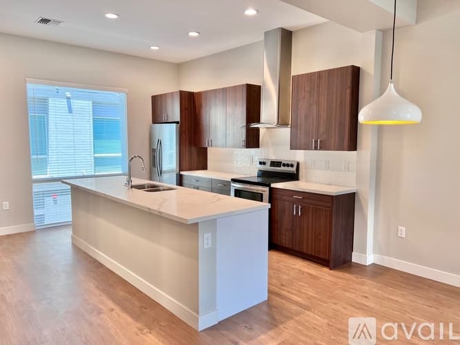Phoenix Apartment: 915 E Missouri Ave