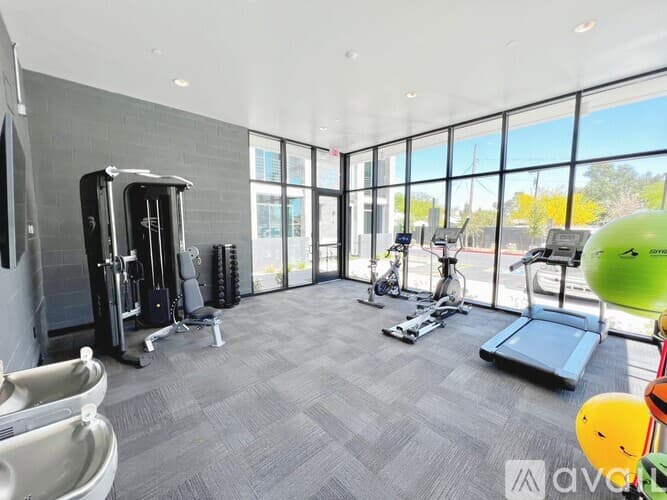 Phoenix Apartment: 915 E Missouri Ave