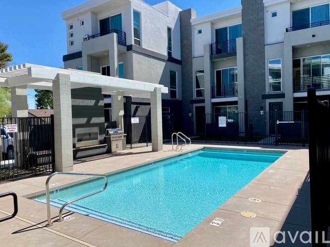 Phoenix Apartment: 915 E Missouri Ave