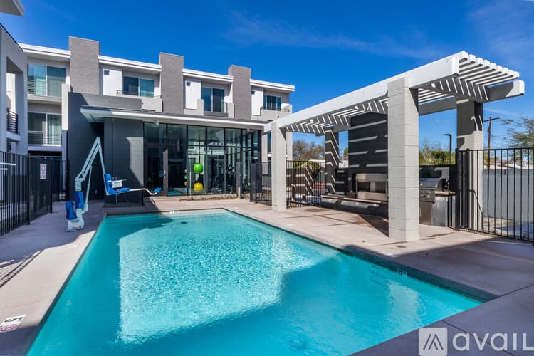 Phoenix Apartment: 915 E Missouri Ave