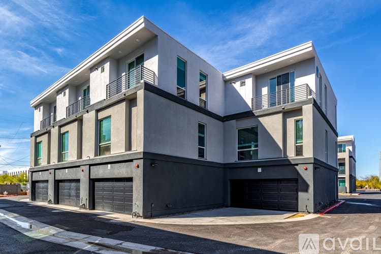 Phoenix Apartment: 915 E Missouri Ave