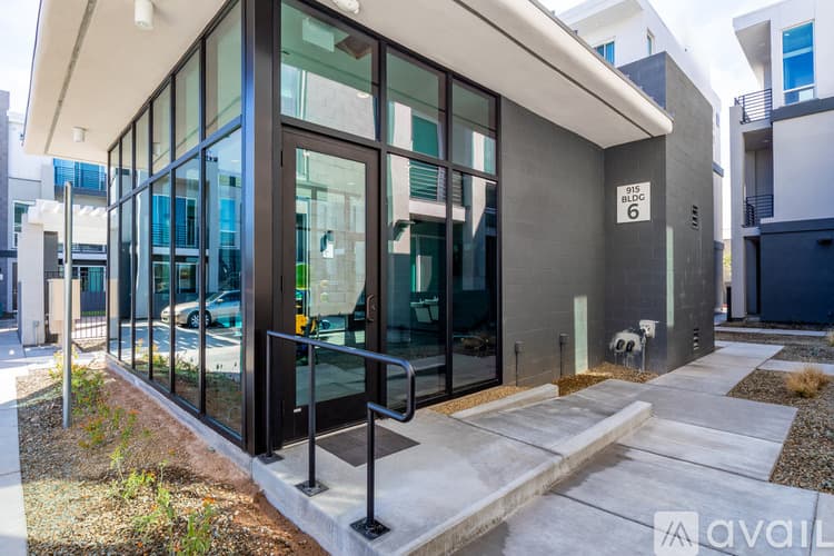 Phoenix Apartment: 915 E Missouri Ave