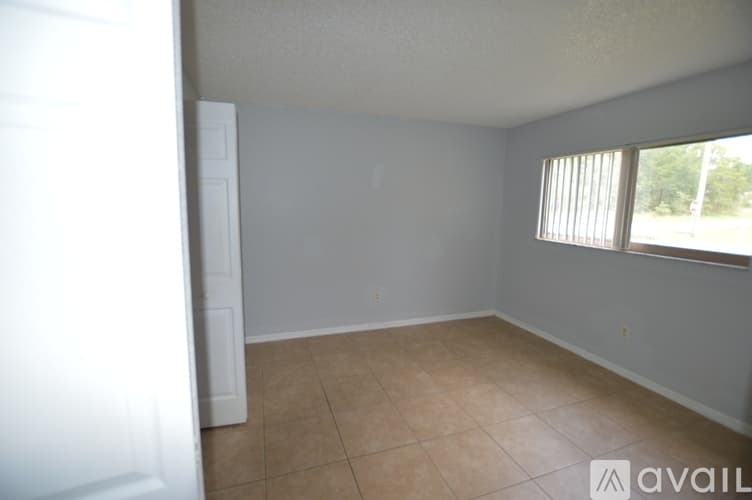 Spring Hill Apartment: 7947 Pinehurst Dr