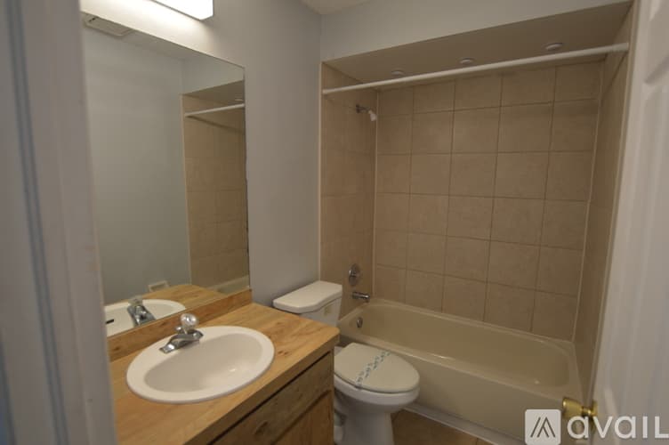 Spring Hill Apartment: 7947 Pinehurst Dr