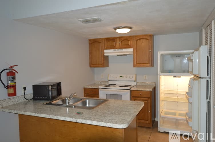 Spring Hill Apartment: 7947 Pinehurst Dr