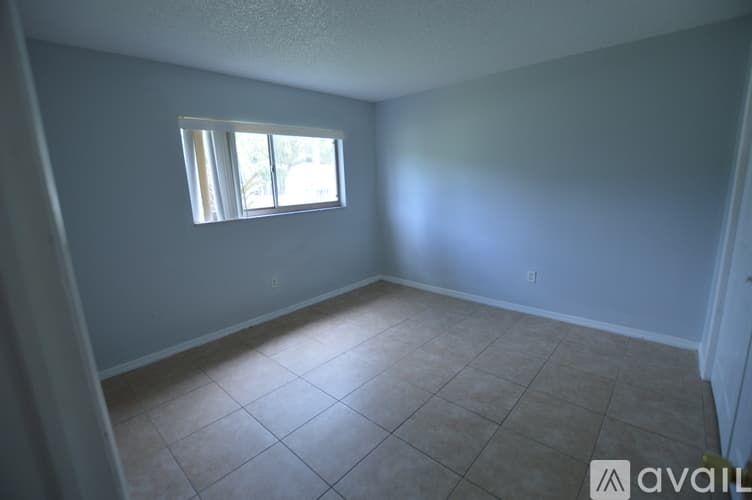 Spring Hill Apartment: 7947 Pinehurst Dr