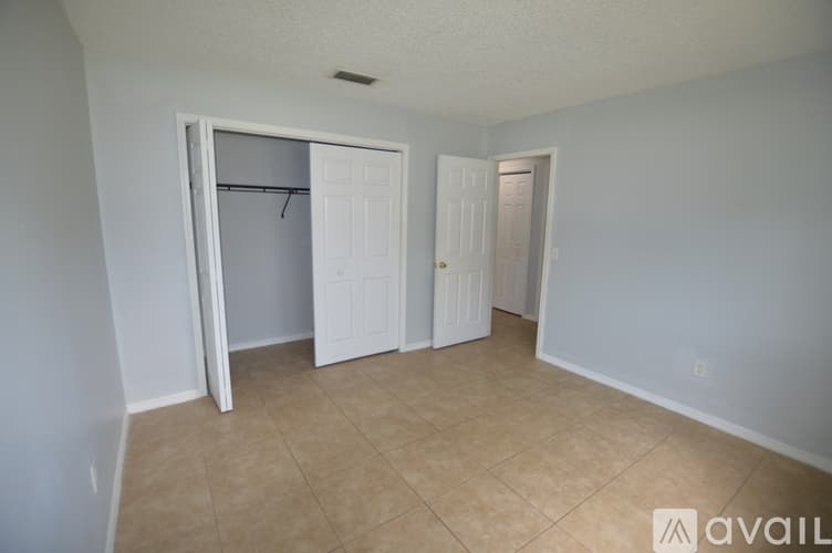 Spring Hill Apartment: 7947 Pinehurst Dr