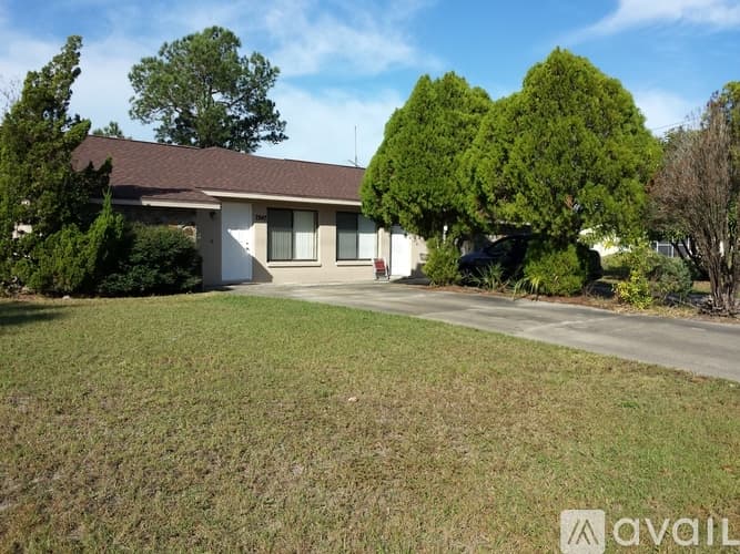 Spring Hill Apartment: 7947 Pinehurst Dr