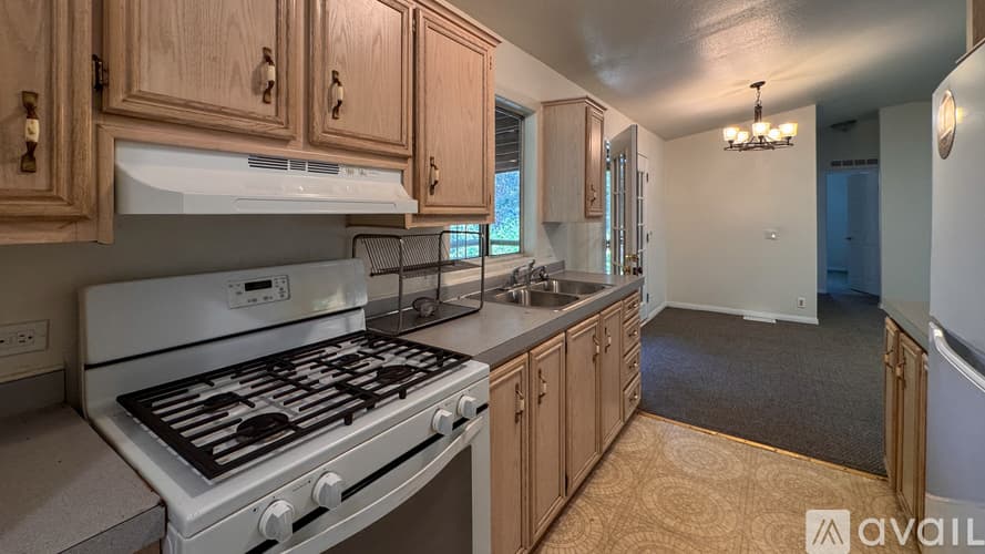 Topanga Apartment: 327 S Topanga Canyon Blvd
